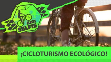 mujer bicicleta cicloturismo ecológico